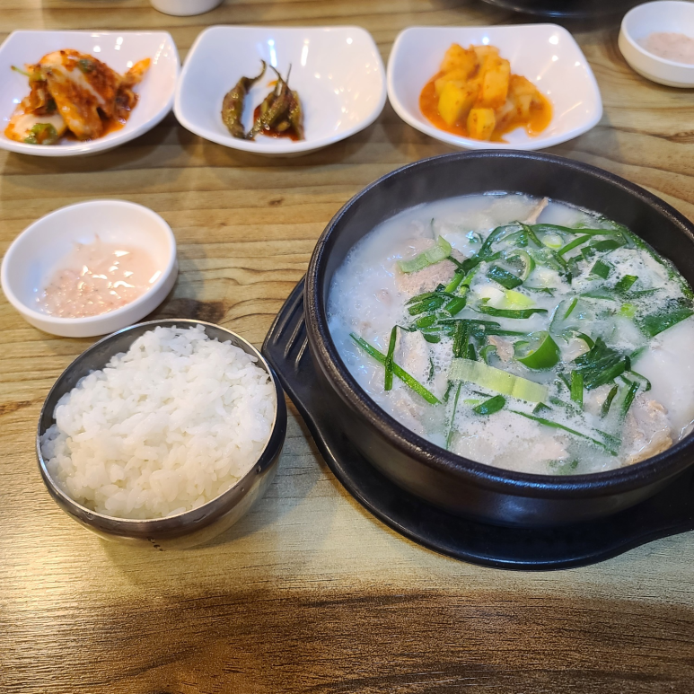 만천수육국밥 이미지