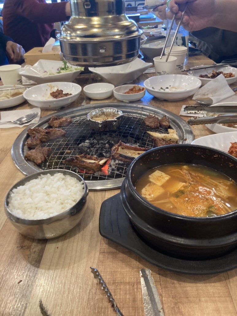 돌숯불갈비식당 이미지