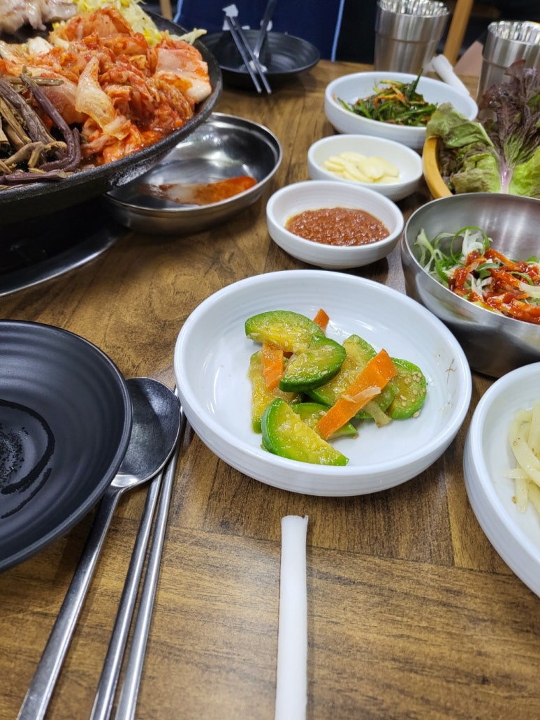 솥뚜껑위에춤추는삼겹살 이미지