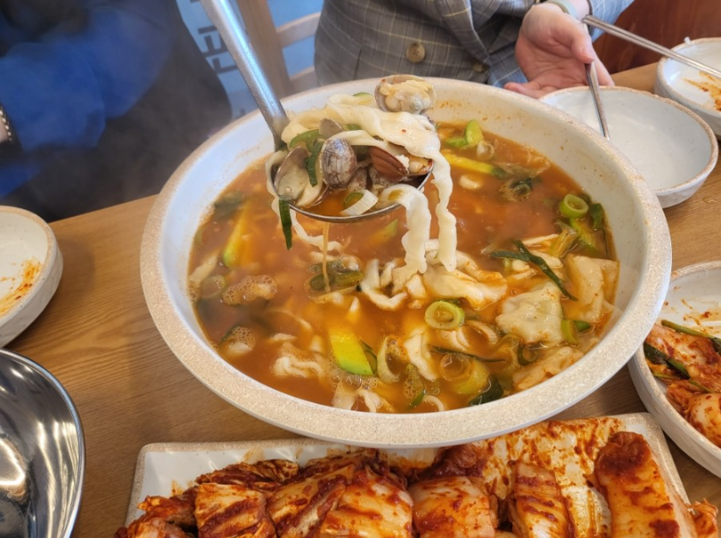엄마손칼국수 이미지