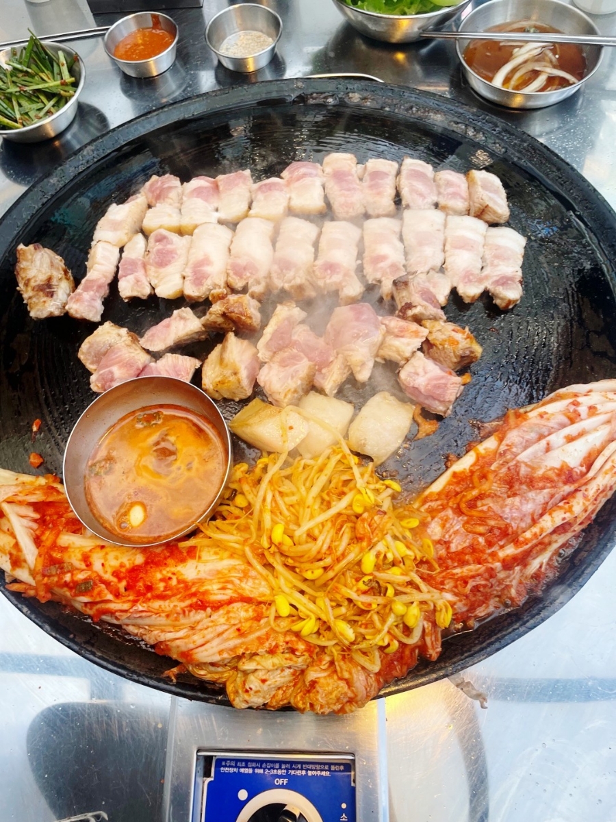 솥뚜껑삼겹살 이미지