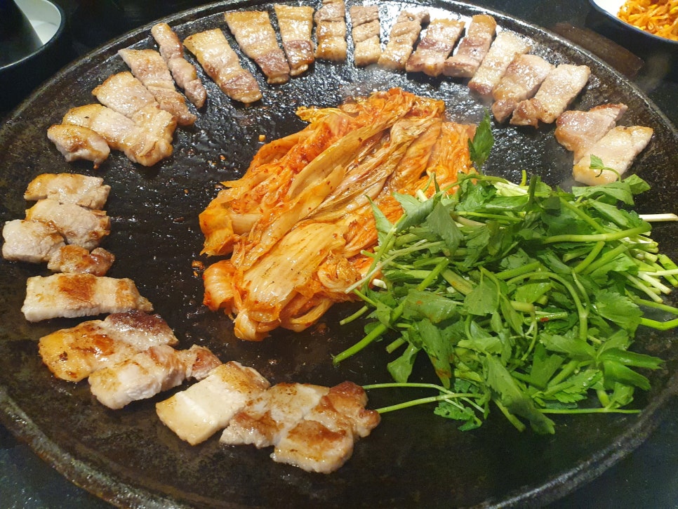 옛날솥뚜껑삼겹살 이미지