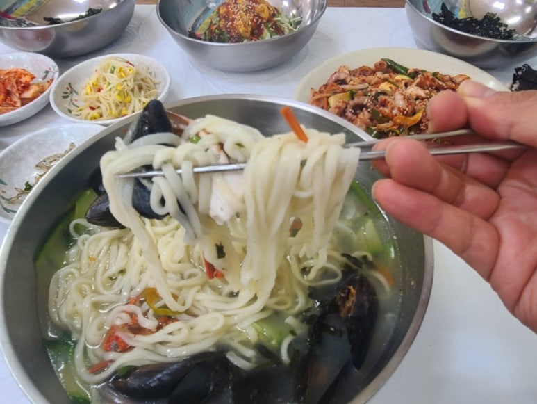 충무김밥손칼국수 이미지