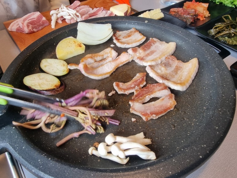 감삼돼지 이미지
