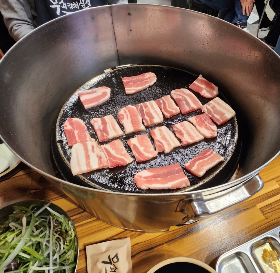병영솥뚜껑삼겹살 이미지