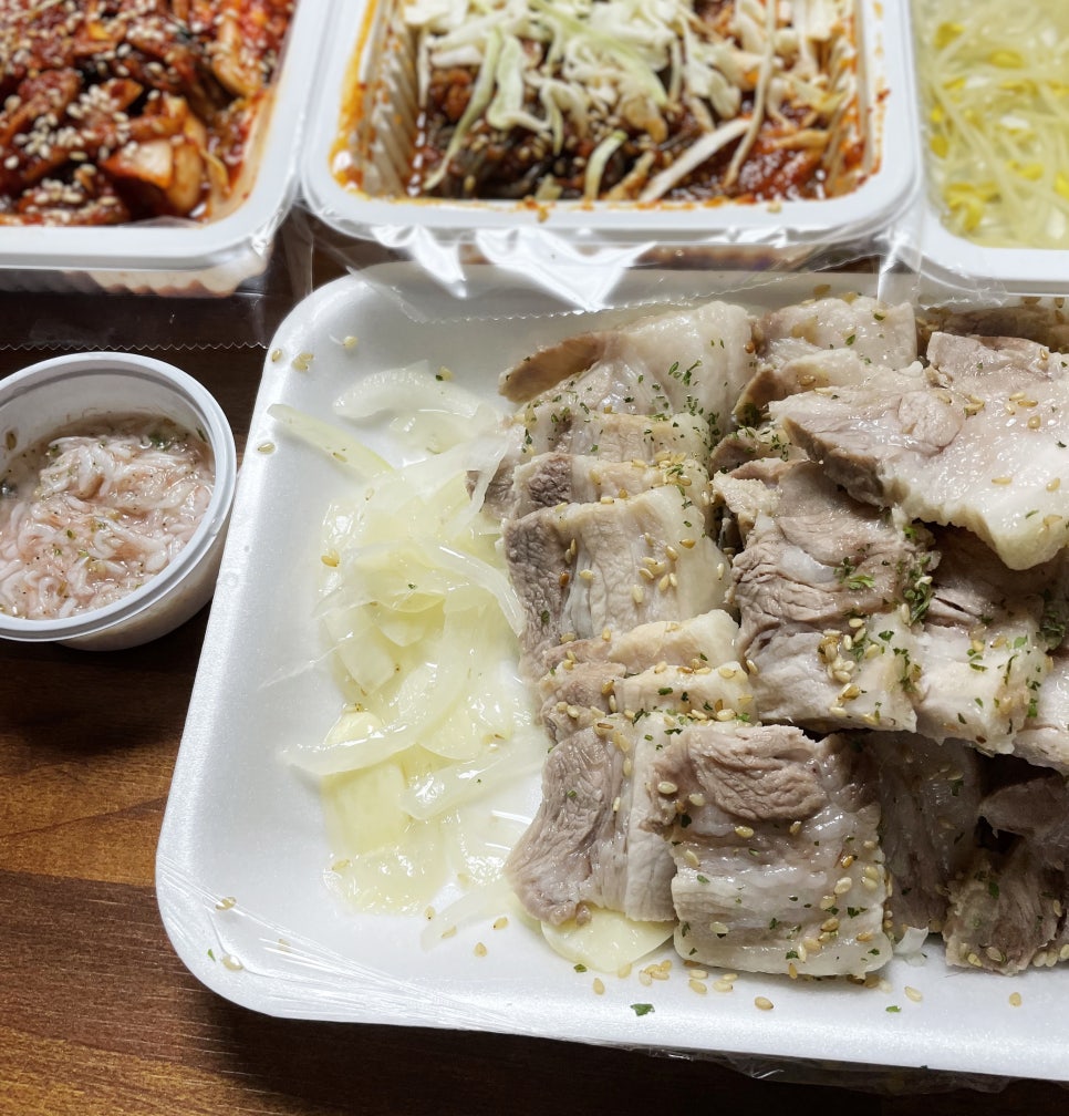 명품웃거리왕족발 이미지