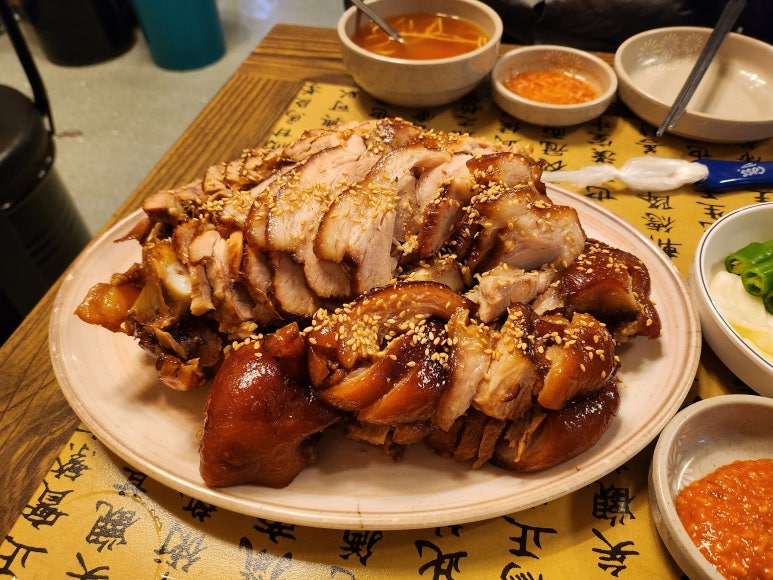 명품왕족발 이미지