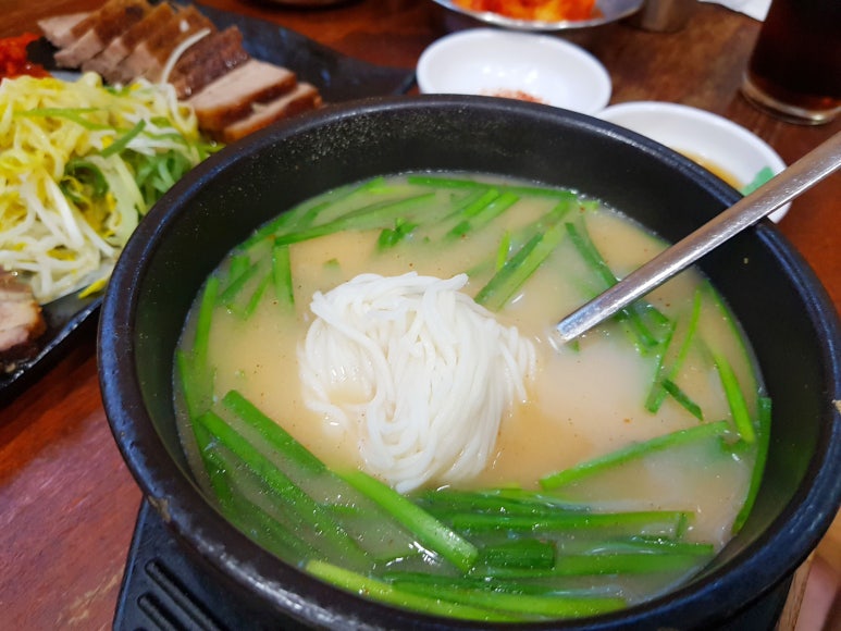 엄마국밥 이미지