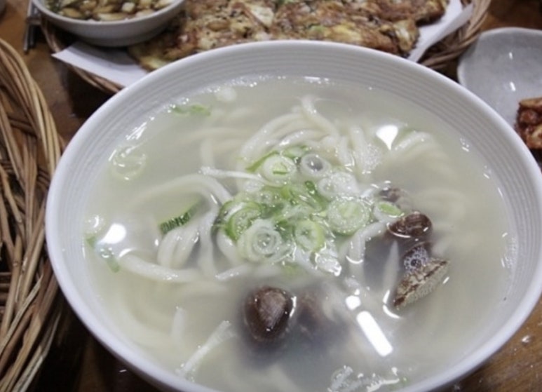 궁림바지락칼국수경주 이미지
