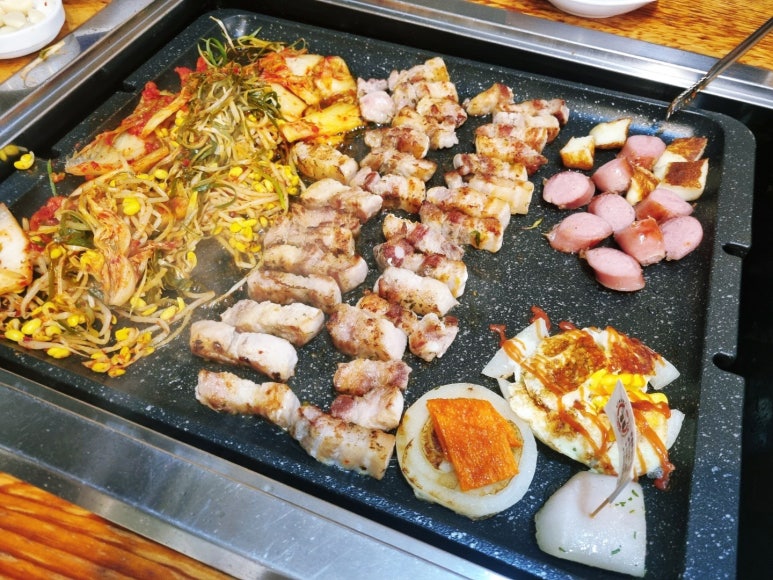통통돌판생삼겹살 이미지