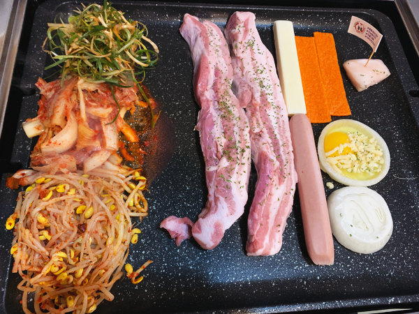 통통돌판생삼겹살 이미지