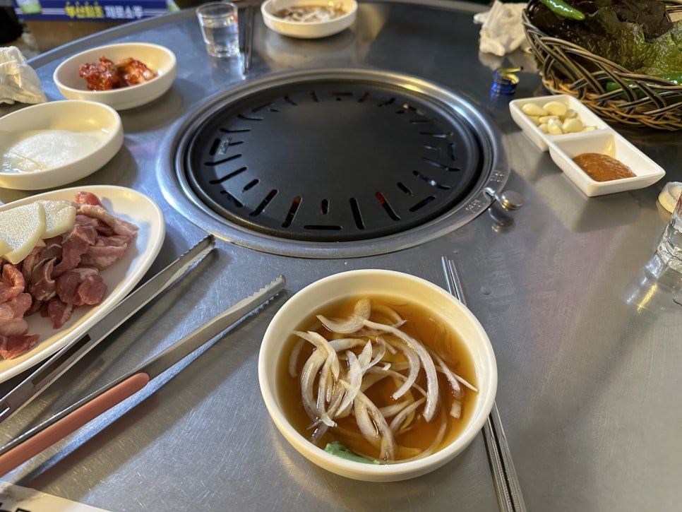 꿀꿀뒷고기 이미지