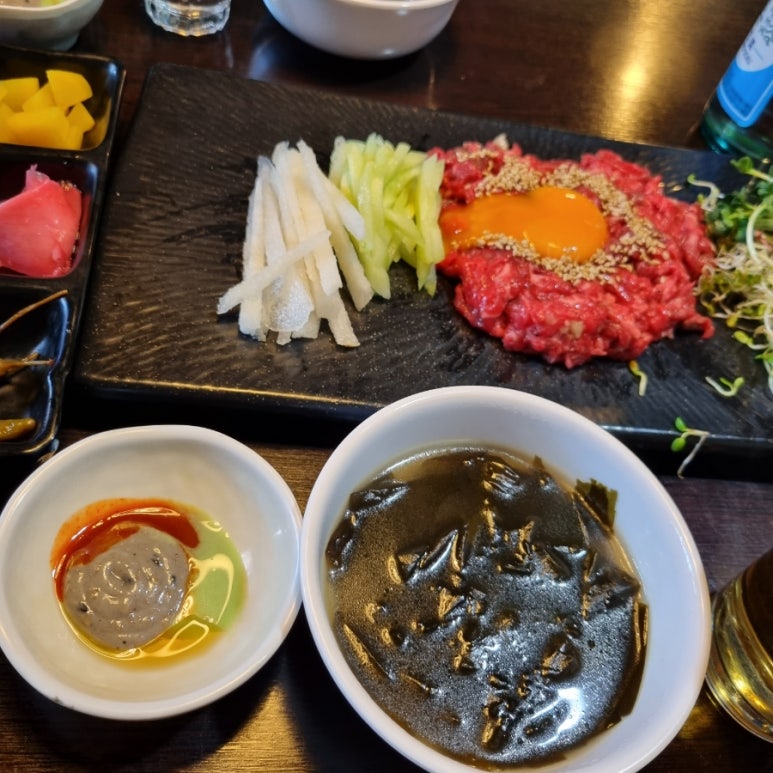 육회와짝태 이미지