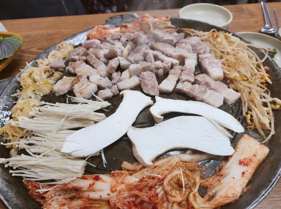 다와솥뚜껑삼겹살 이미지