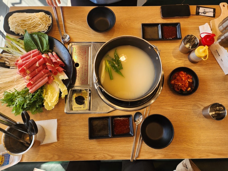 명동칼국수보쌈샤브샤브 이미지