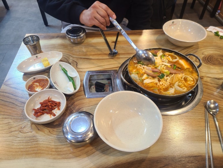돈가네 김치찌개 이미지