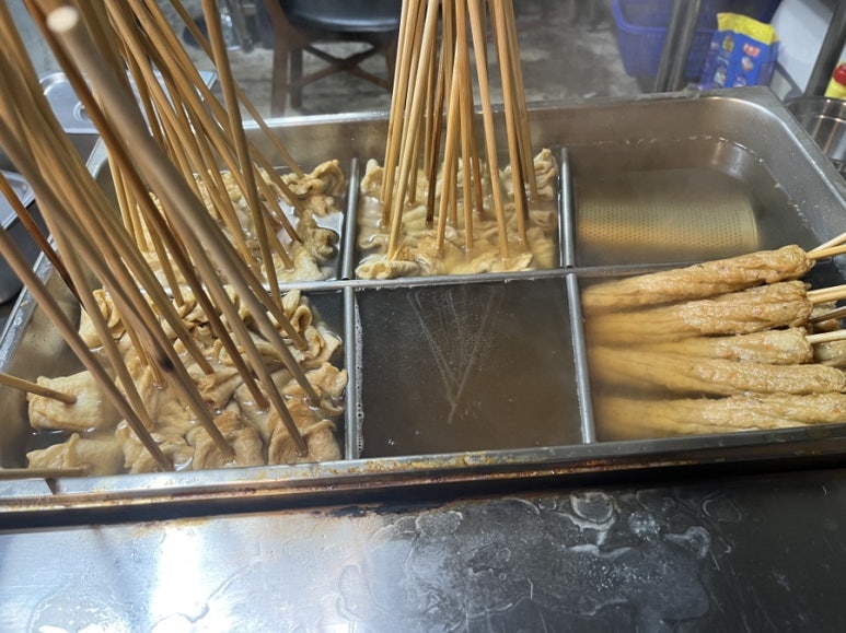 오뎅먹는붕어빵 이미지