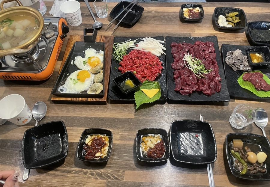 볼빨간뭉티기육회 이미지
