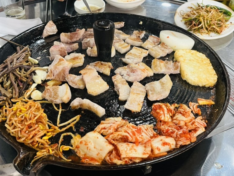 누나네솥뚜껑삼겹살 이미지