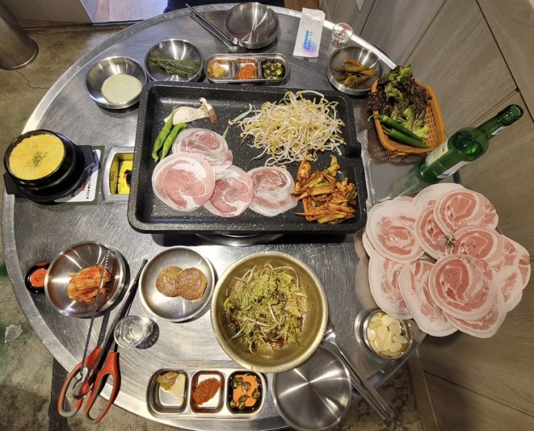 돼지국민학교 이미지