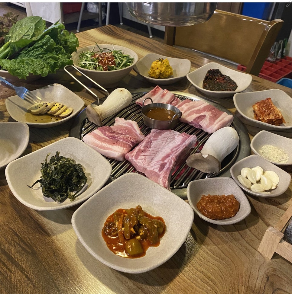 꺼멍집 이미지