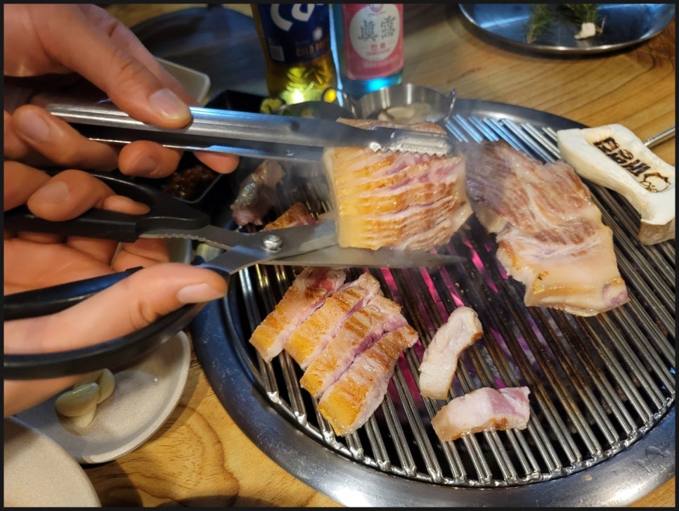 꺼멍집 이미지