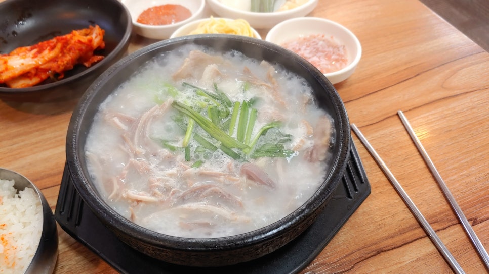 장군돼지국밥.수육 이미지