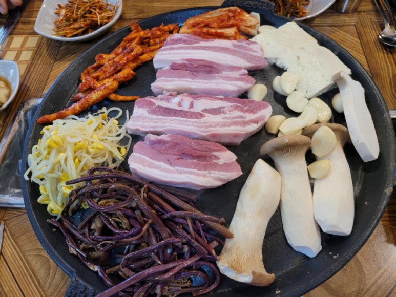 더덕솥뚜껑삼겹살서문점 이미지