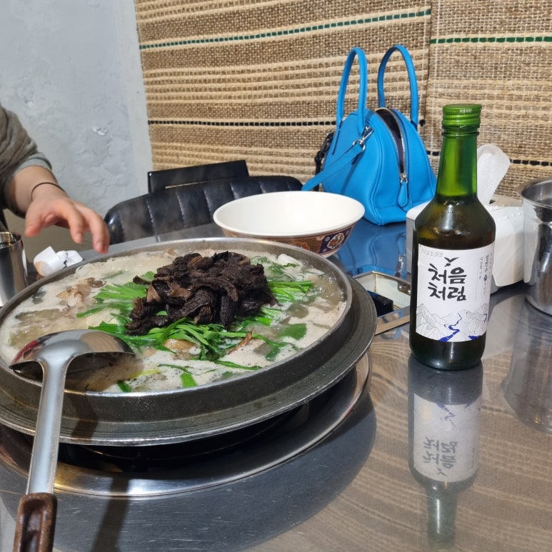 산능이네능이버섯백숙 이미지
