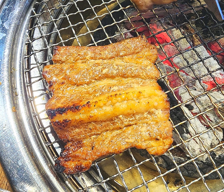 왕초숯불돼지구이 이미지