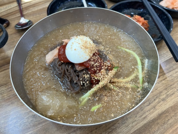 칡뿌레기냉면 이미지