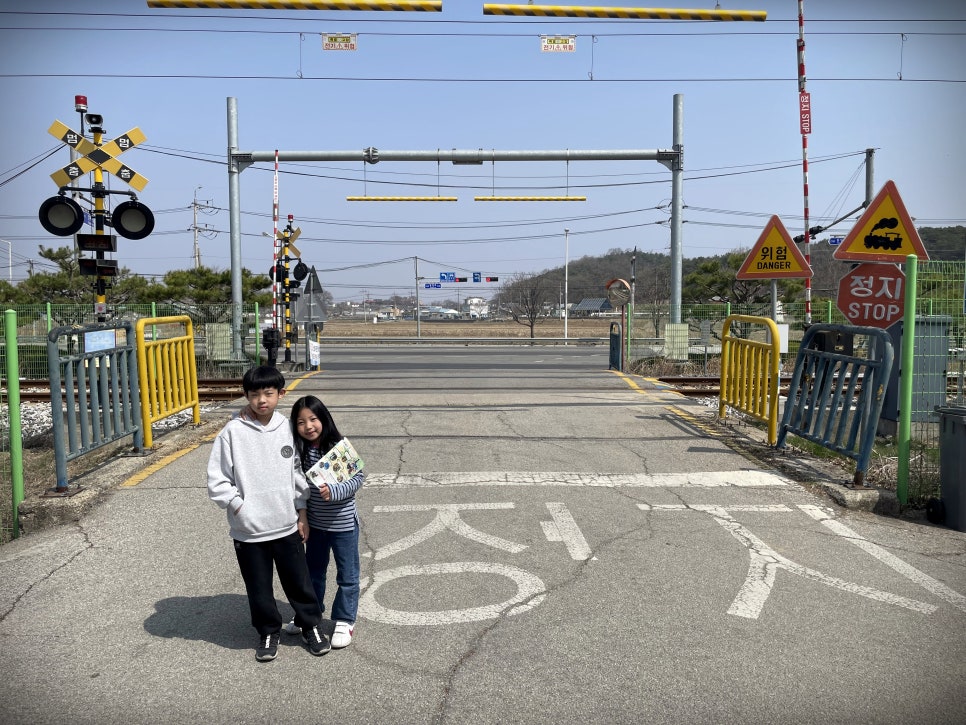 어깨동무 카라반 캠핑 이미지