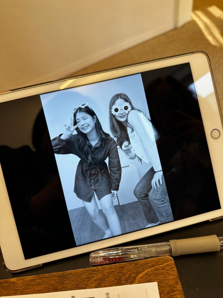 홍대합정셀프사진관데이트코스흑백공간 이미지