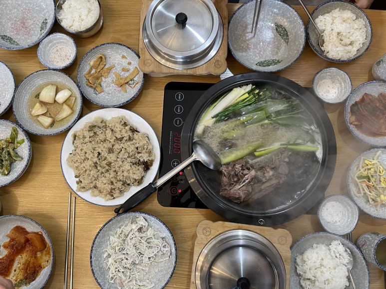 굴뚝능이버섯백숙 이미지