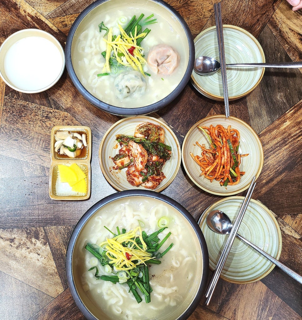 이유간백년칼국수 이미지