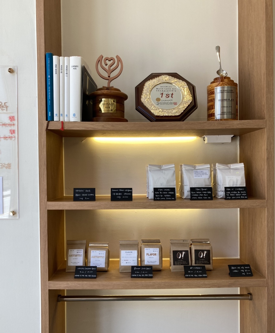 ARTISTS' COFFEE 이미지