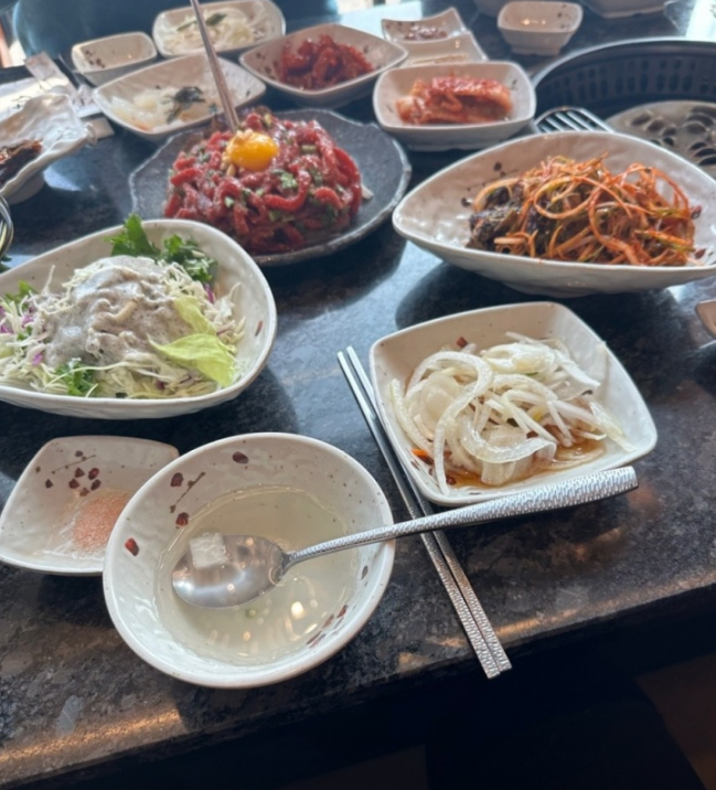 푸줏간육회 이미지