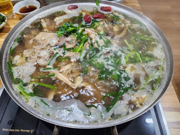 오능이백숙 이미지