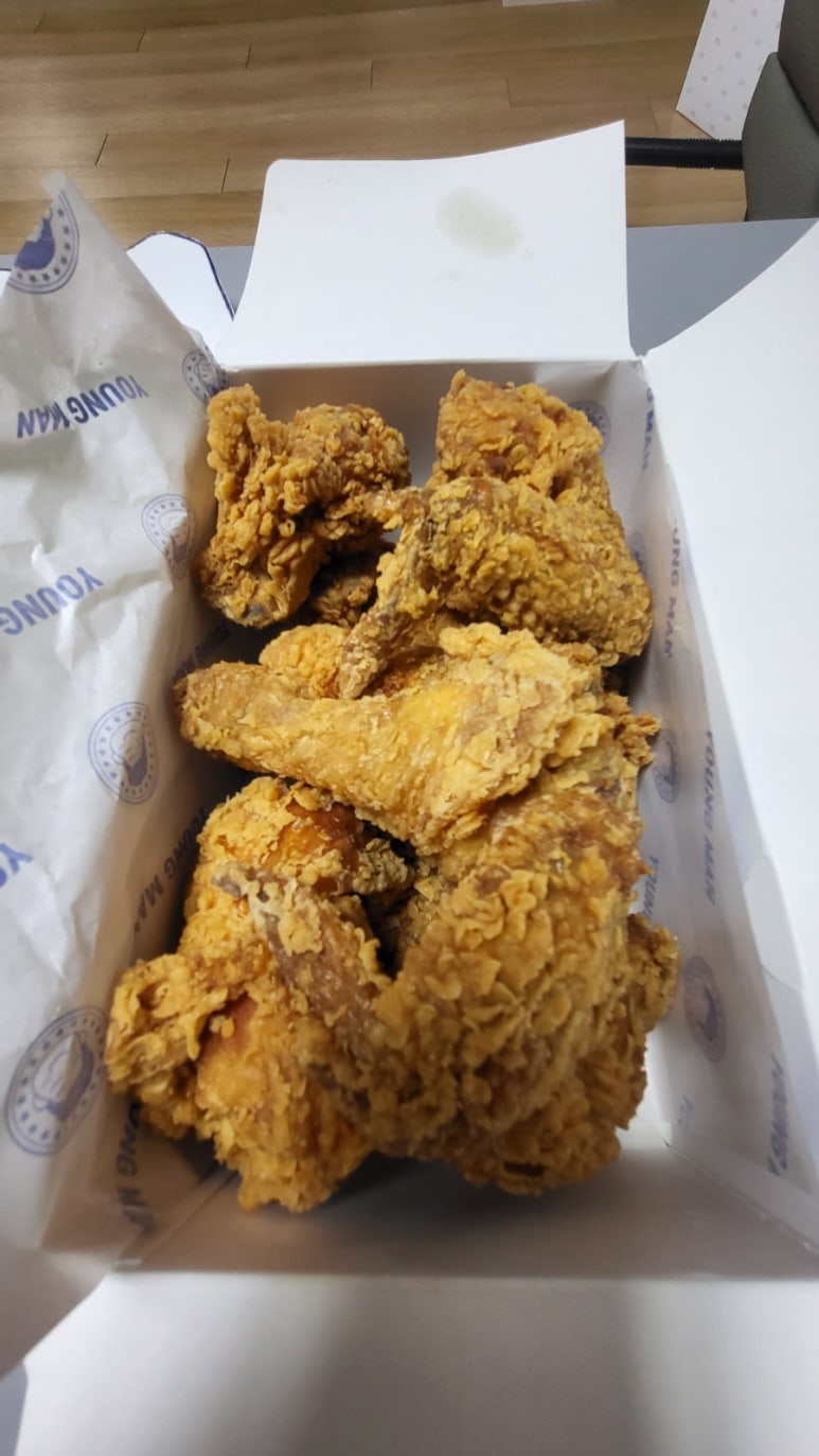 청년치킨 이미지