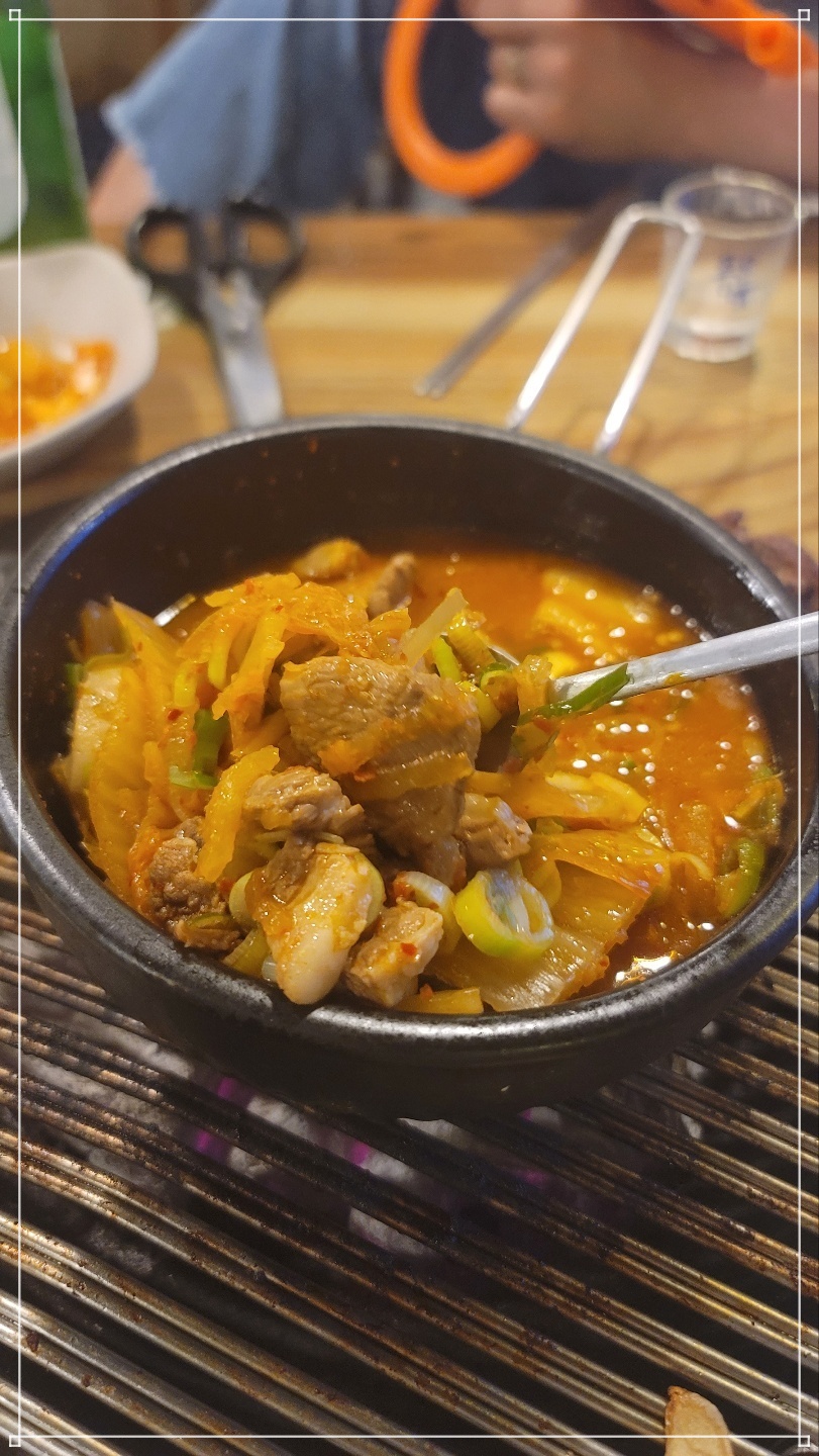 꺼멍집 이미지