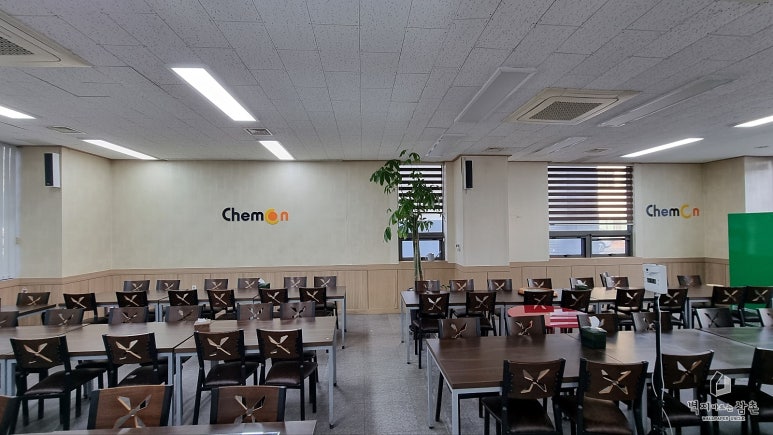 벽지바르는삼촌 이미지