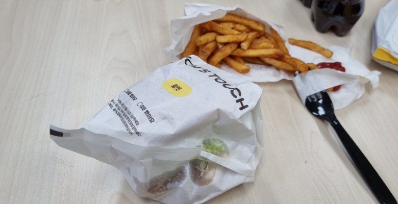 맘스터치화성남양점 이미지