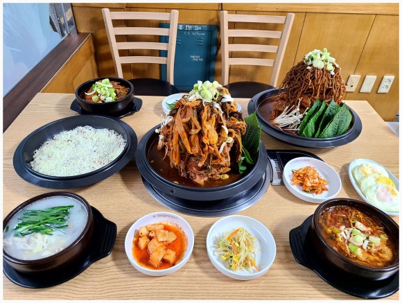 청년감자탕순대국 상무점 이미지