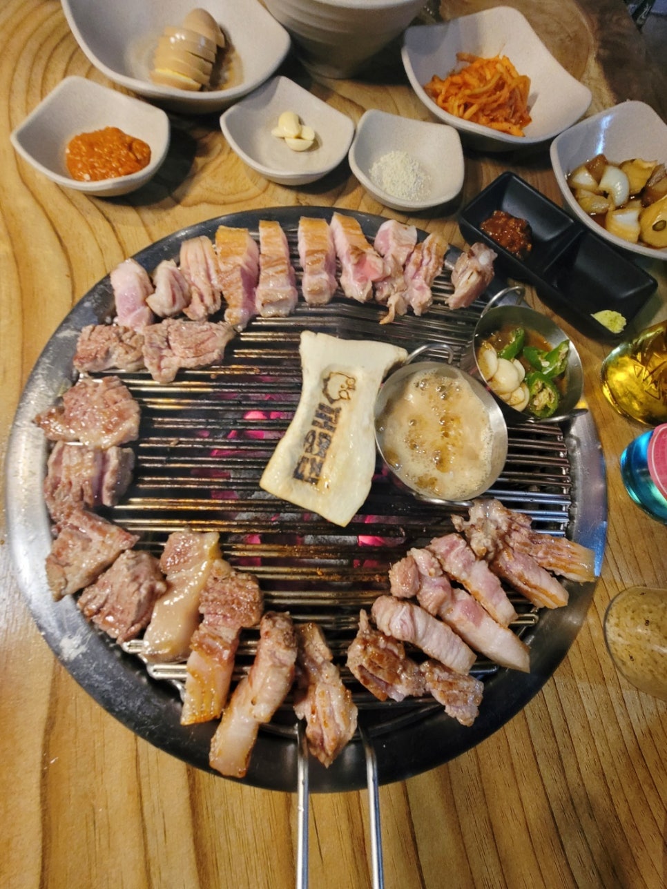 꺼멍집 이미지