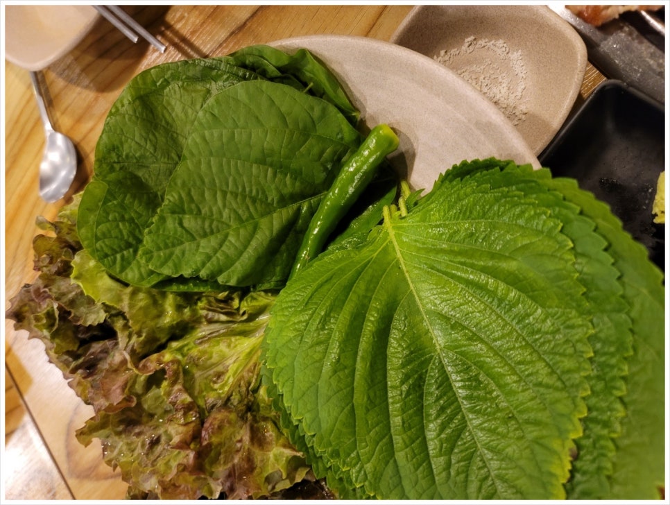 꺼멍집 이미지