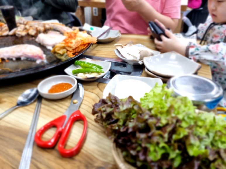 ssack쓰리솥뚜껑김치삼겹살 이미지