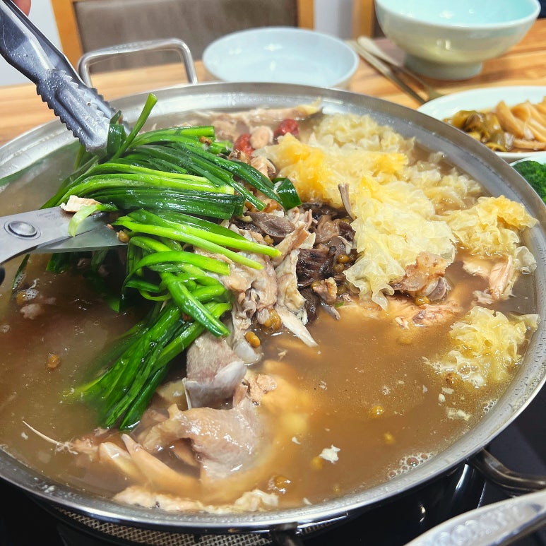 오능이백숙 이미지