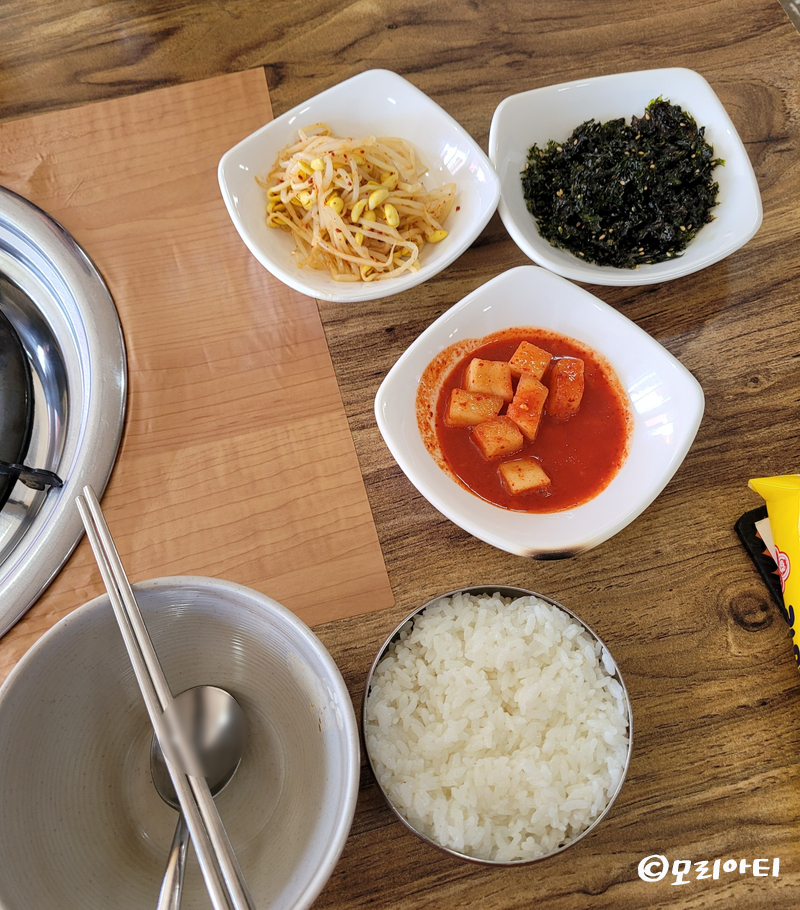 죽여주는 쌩고기통 김치찌개 이미지