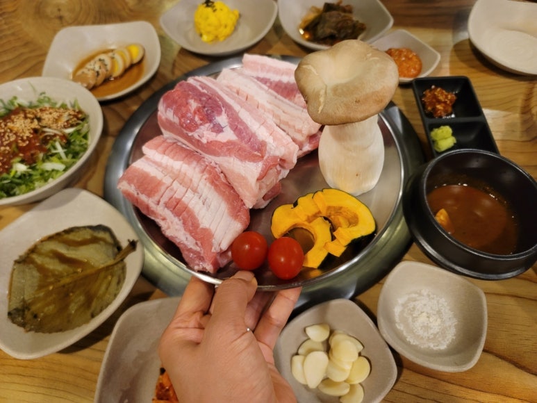 꺼멍집 이미지