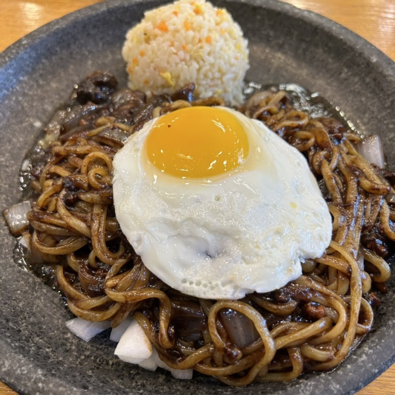 반곡 돌위에 짜장 이미지